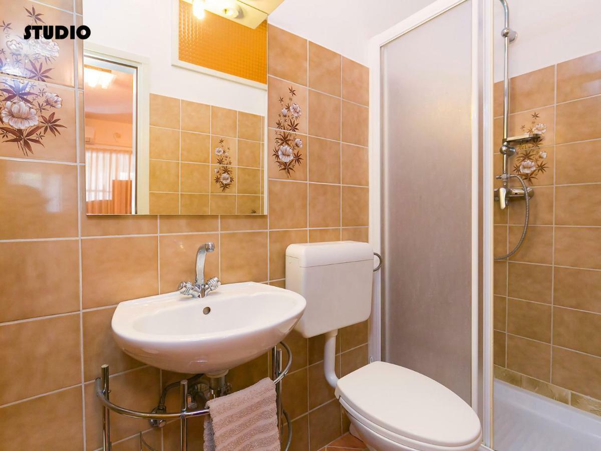 Apartments Nives Poreč Extérieur photo